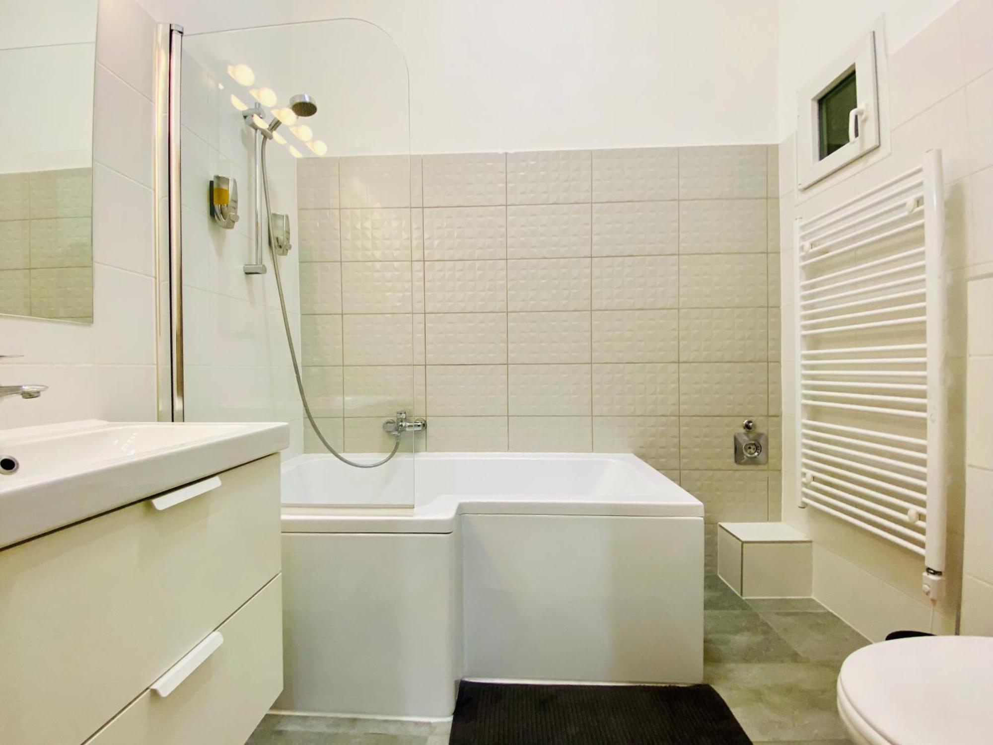 Chic Center Ac & Tropical Charm Apartment Budapest