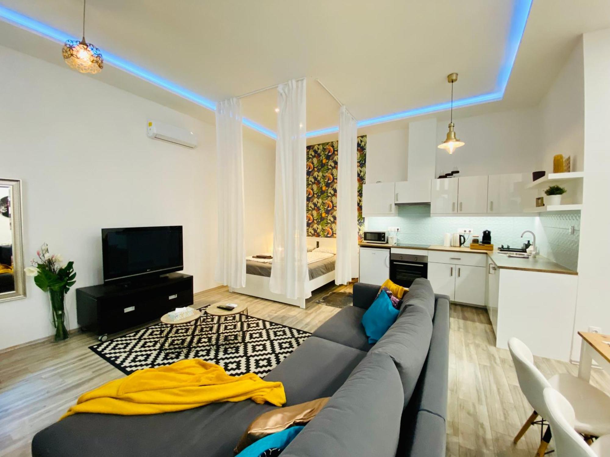 Chic Center Ac & Tropical Charm *