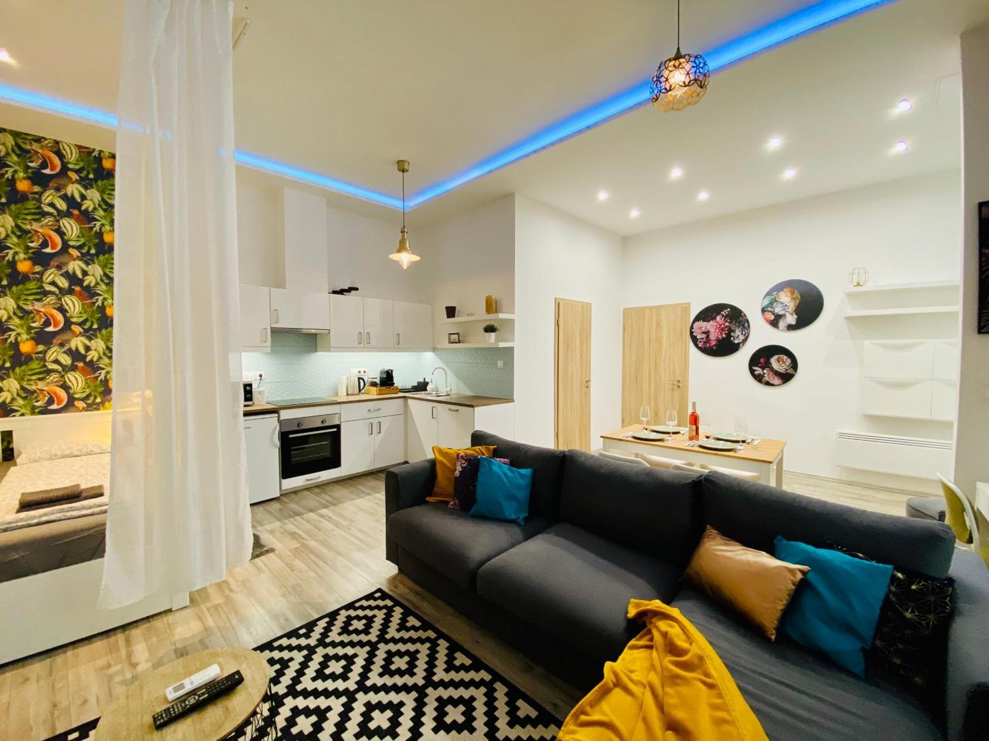 Chic Center Ac & Tropical Charm Apartment Budapest