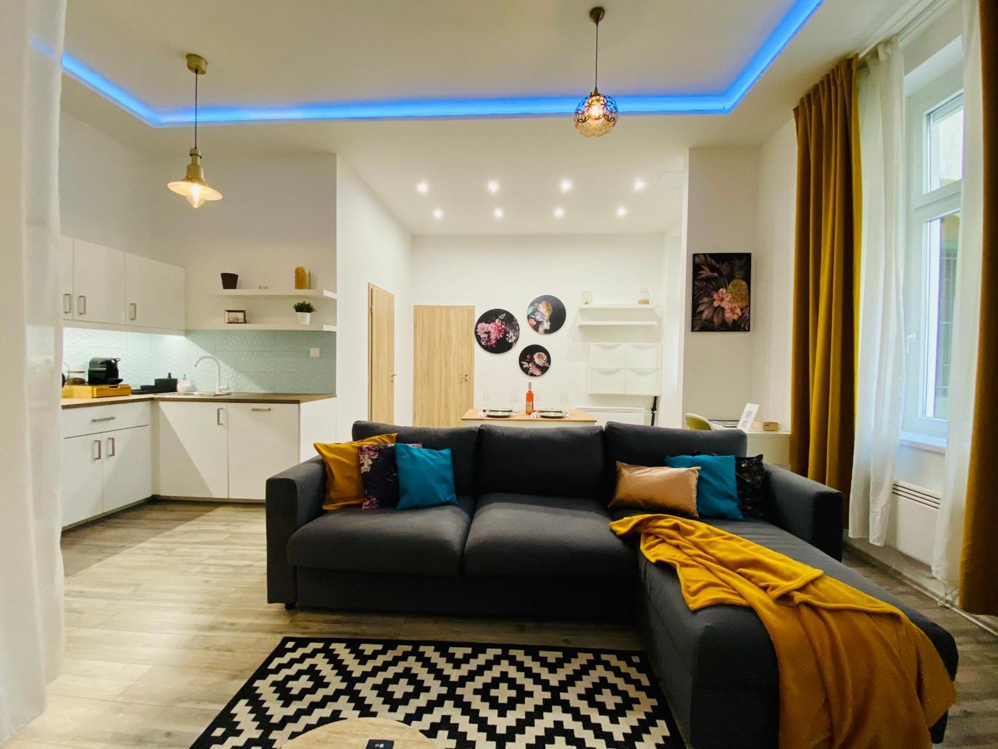 Chic Center Ac & Tropical Charm Budapest