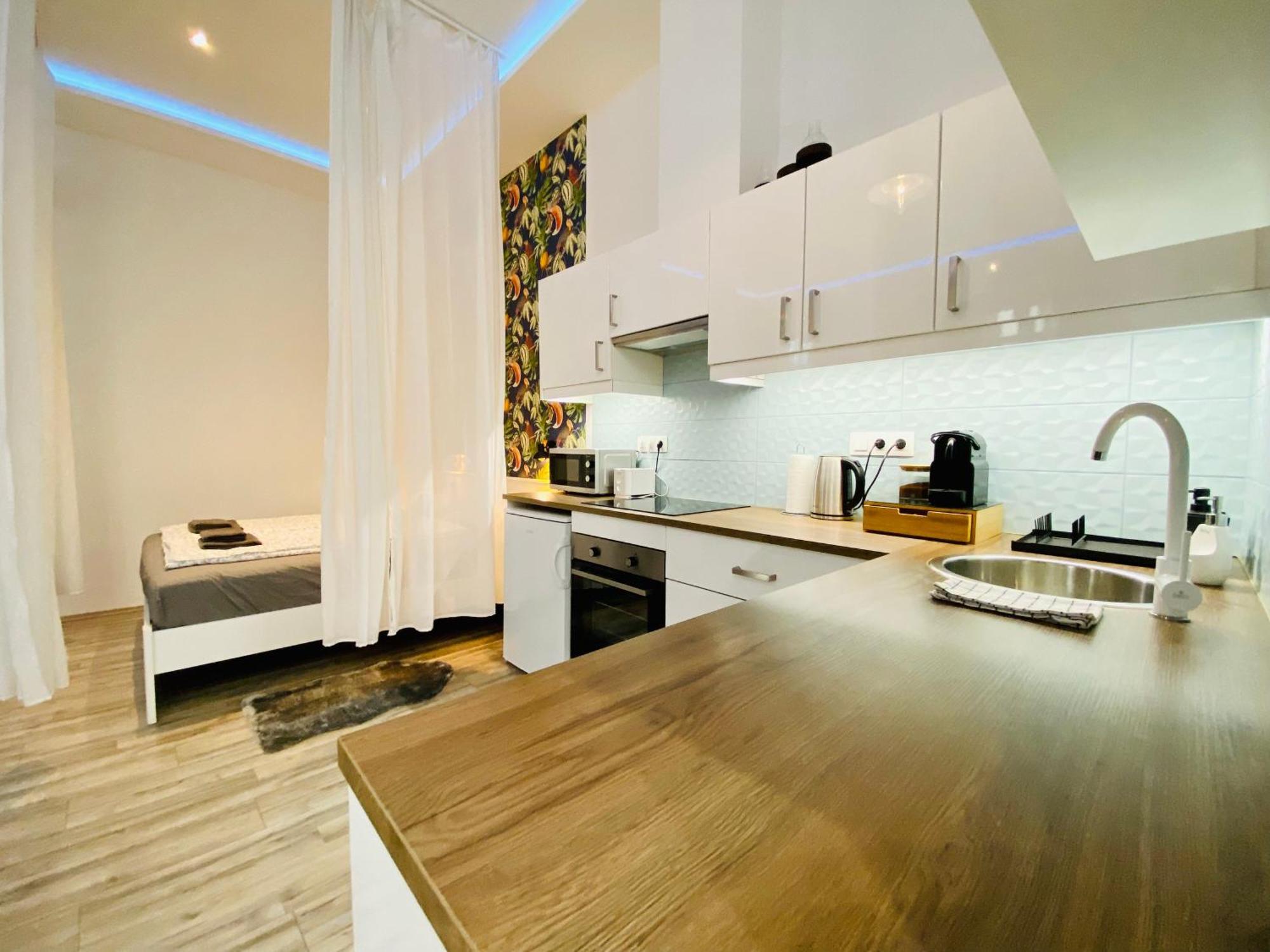 Chic Center Ac & Tropical Charm *